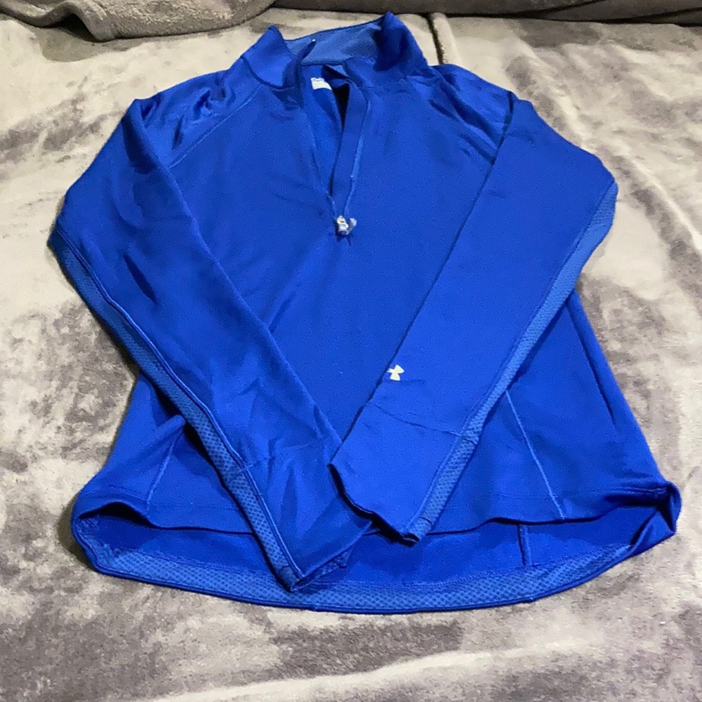 Woman’s under armour pull over size small